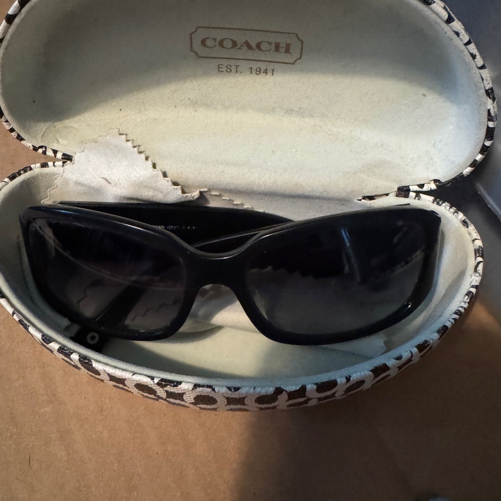 Coach Black Sunglasses Sleek Design